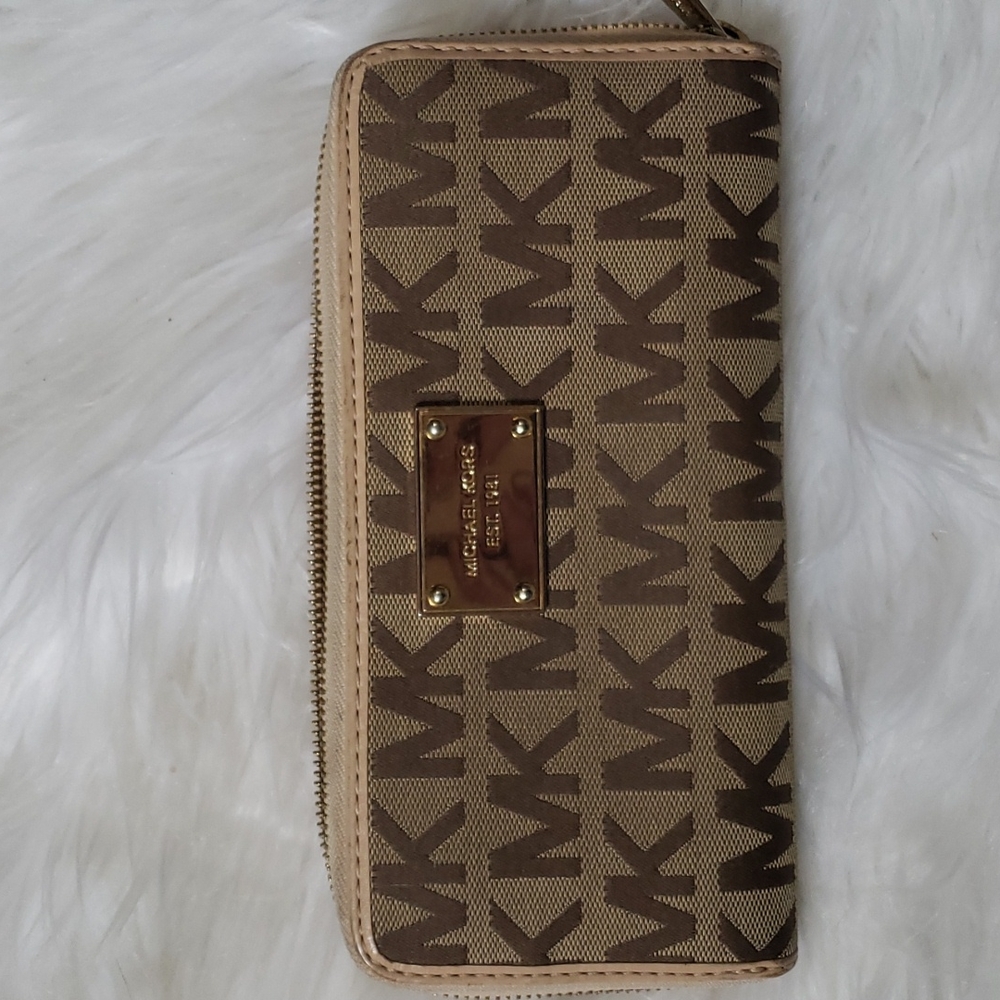 Michael Kors wallet